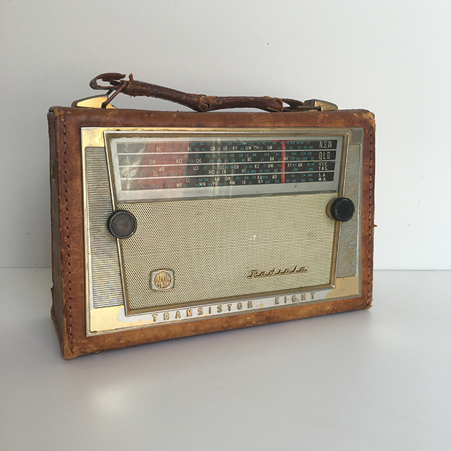 RADIO, Radiola in Leather Case